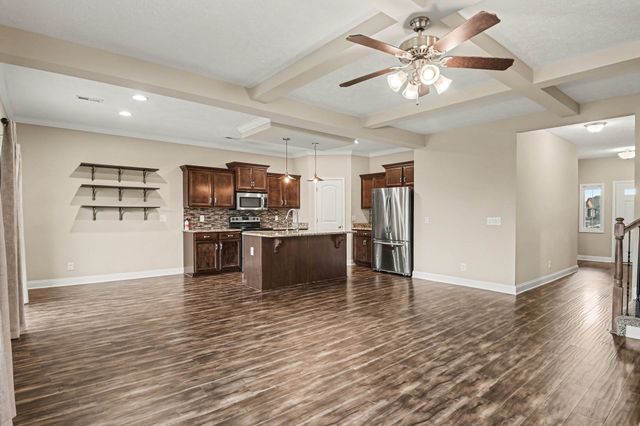 928 Talon Hills Dr, Clarksville, TN 37040