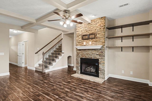 928 Talon Hills Dr, Clarksville, TN 37040