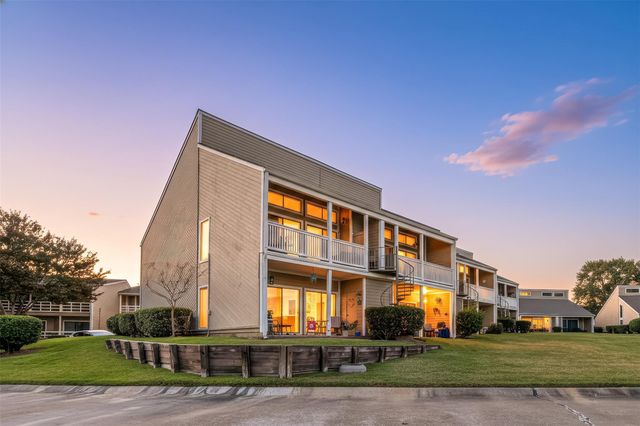 108 April Point Drive S, Montgomery, TX 77356