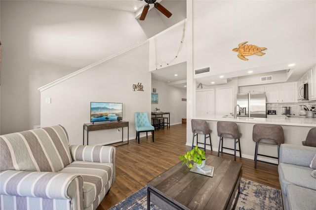 108 April Point Drive S, Montgomery, TX 77356