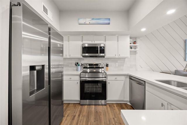 108 April Point Drive S, Montgomery, TX 77356