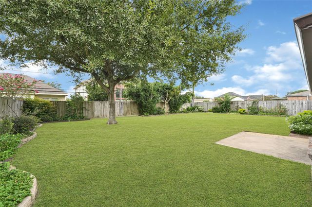 10406 Rocky Hollow Road, La Porte, TX 77571