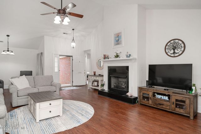 138 Candlewood Drive, Wallace, NC 28466