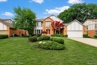 3393 Charlwood Drive, Rochester Hills, MI 48306
