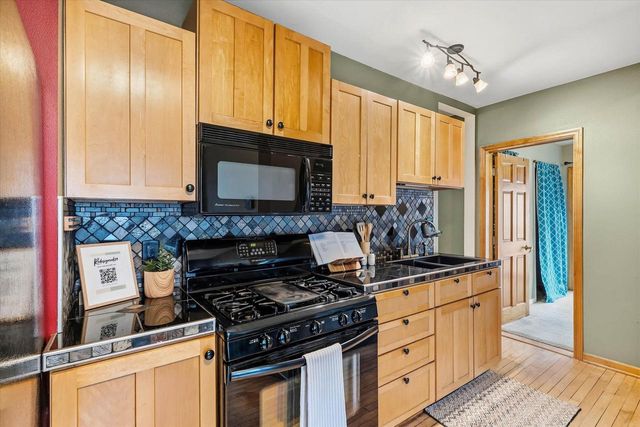 12418 W Meadow LANE, New Berlin, WI 53151