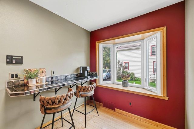 12418 W Meadow LANE, New Berlin, WI 53151
