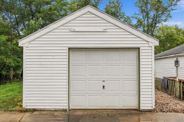 12418 W Meadow LANE, New Berlin, WI 53151