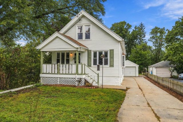 12418 W Meadow LANE, New Berlin, WI 53151
