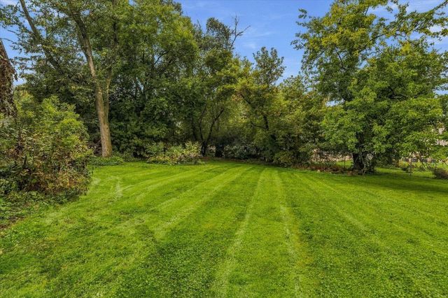 12418 W Meadow LANE, New Berlin, WI 53151