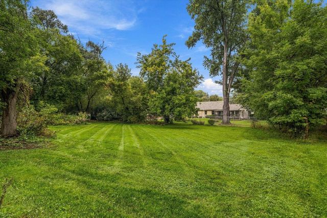 12418 W Meadow LANE, New Berlin, WI 53151