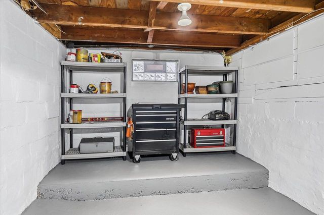 12418 W Meadow LANE, New Berlin, WI 53151