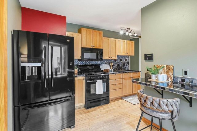 12418 W Meadow LANE, New Berlin, WI 53151