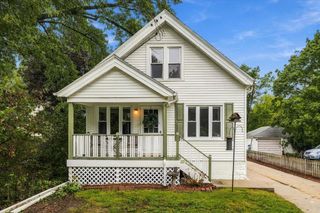 12418 W Meadow LANE, New Berlin, WI 53151