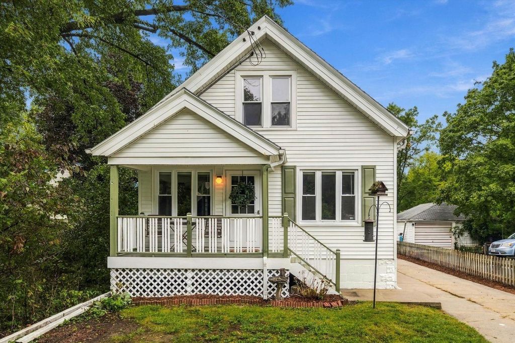 12418 W Meadow LANE, New Berlin, WI 53151