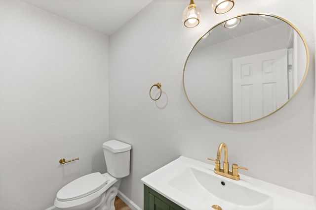 864 W 5th St, Stockton, CA 95206