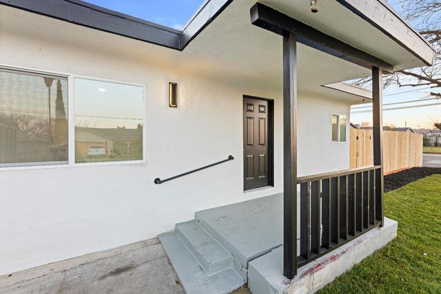 864 W 5th St, Stockton, CA 95206