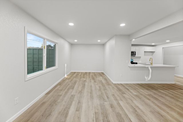 864 W 5th St, Stockton, CA 95206