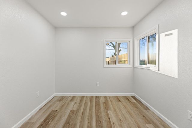 864 W 5th St, Stockton, CA 95206