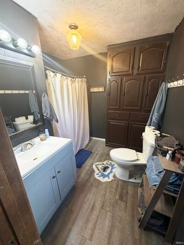 1988 N Queen Road, Walkerton, IN 46574