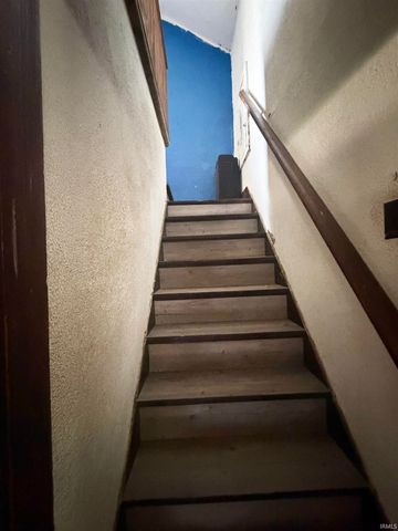 1988 N Queen Road, Walkerton, IN 46574
