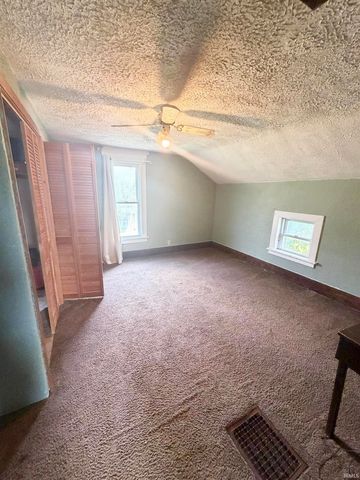 1988 N Queen Road, Walkerton, IN 46574