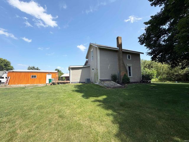 1988 N Queen Road, Walkerton, IN 46574