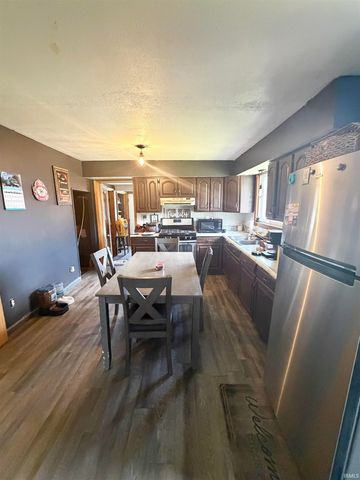 1988 N Queen Road, Walkerton, IN 46574