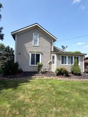 1988 N Queen Road, Walkerton, IN 46574