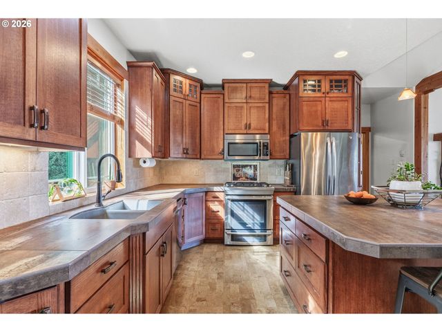 72 BLUE MOUNTAIN Rd, Castle Rock, WA 98611