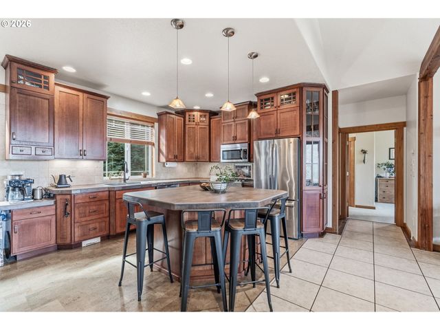 72 BLUE MOUNTAIN Rd, Castle Rock, WA 98611