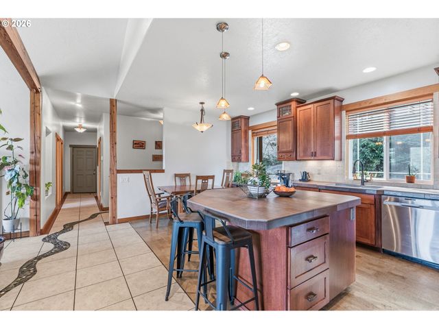 72 BLUE MOUNTAIN Rd, Castle Rock, WA 98611