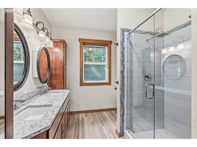 72 BLUE MOUNTAIN Rd, Castle Rock, WA 98611