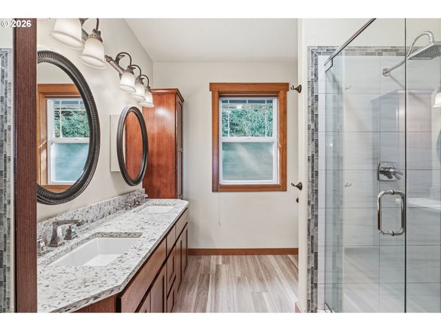 72 BLUE MOUNTAIN Rd, Castle Rock, WA 98611