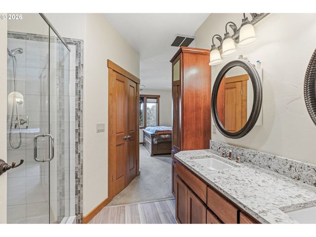 72 BLUE MOUNTAIN Rd, Castle Rock, WA 98611