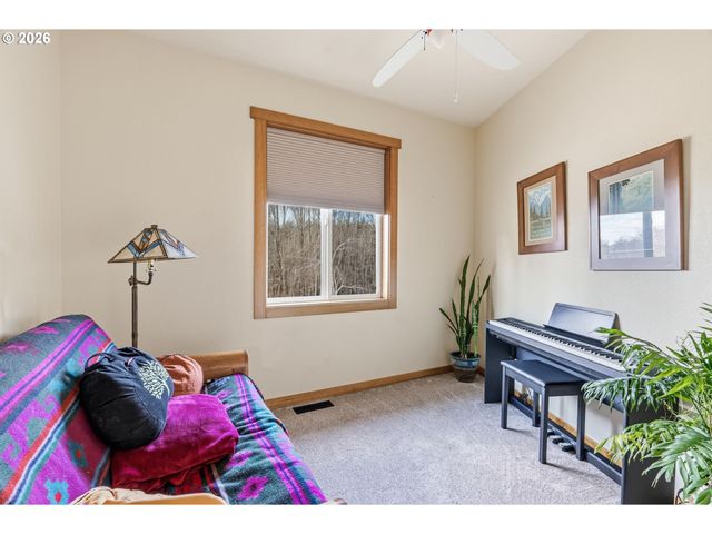 72 BLUE MOUNTAIN Rd, Castle Rock, WA 98611