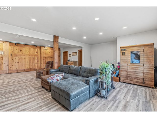 72 BLUE MOUNTAIN Rd, Castle Rock, WA 98611
