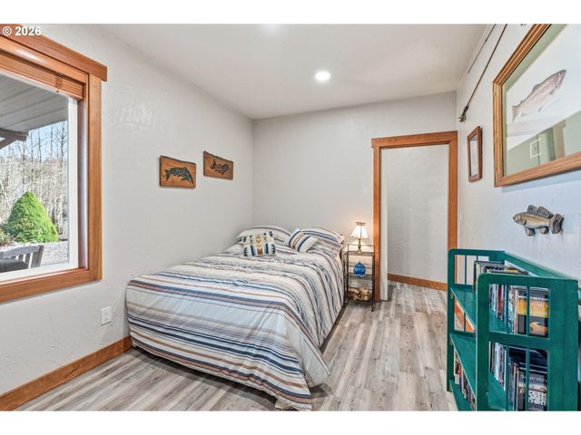 72 BLUE MOUNTAIN Rd, Castle Rock, WA 98611