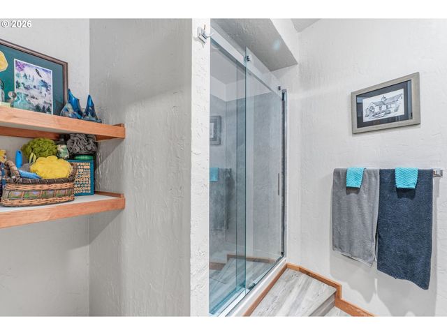 72 BLUE MOUNTAIN Rd, Castle Rock, WA 98611