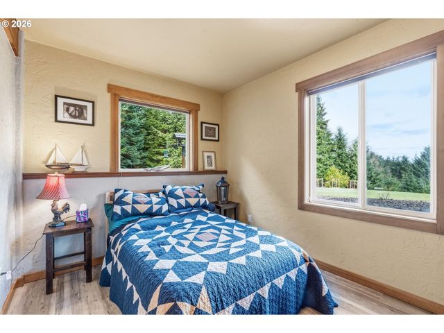 72 BLUE MOUNTAIN Rd, Castle Rock, WA 98611