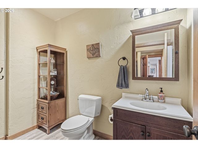 72 BLUE MOUNTAIN Rd, Castle Rock, WA 98611