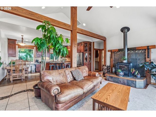 72 BLUE MOUNTAIN Rd, Castle Rock, WA 98611