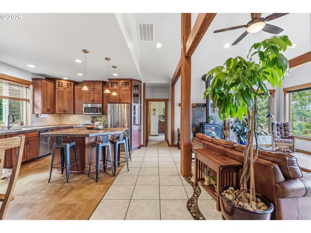 72 BLUE MOUNTAIN Rd, Castle Rock, WA 98611