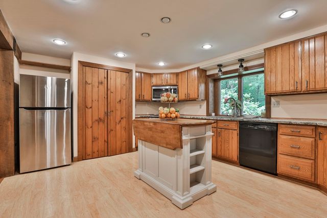 24 Cricket Hill Drive, Amherst, NH 03031