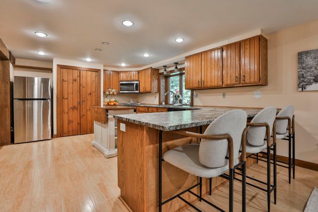 24 Cricket Hill Drive, Amherst, NH 03031