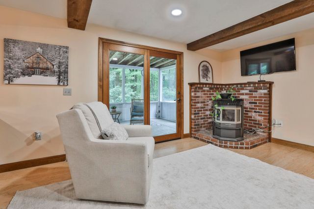24 Cricket Hill Drive, Amherst, NH 03031