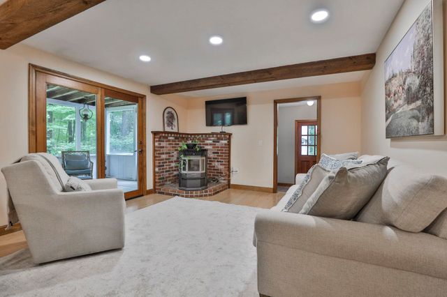 24 Cricket Hill Drive, Amherst, NH 03031