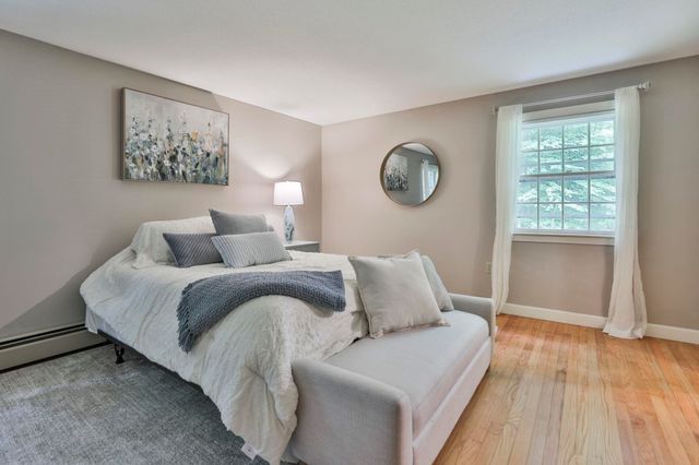 24 Cricket Hill Drive, Amherst, NH 03031