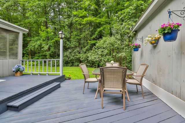 24 Cricket Hill Drive, Amherst, NH 03031