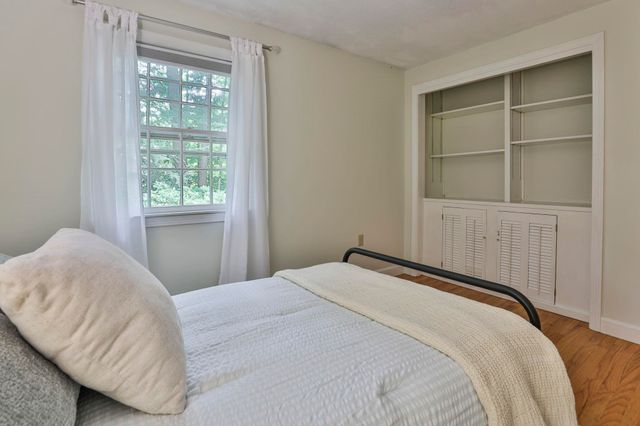 24 Cricket Hill Drive, Amherst, NH 03031