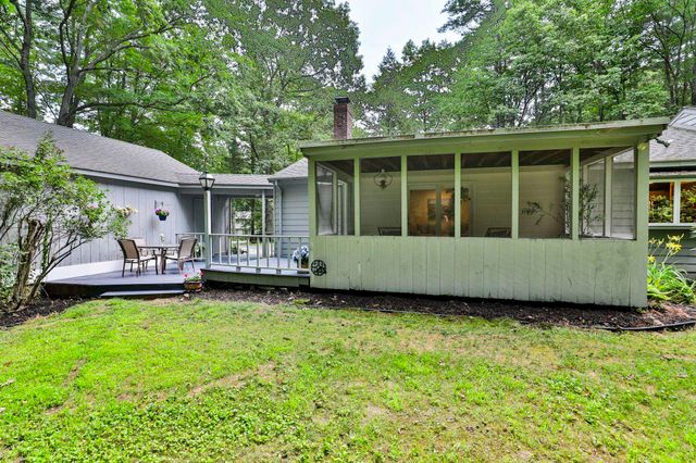 24 Cricket Hill Drive, Amherst, NH 03031